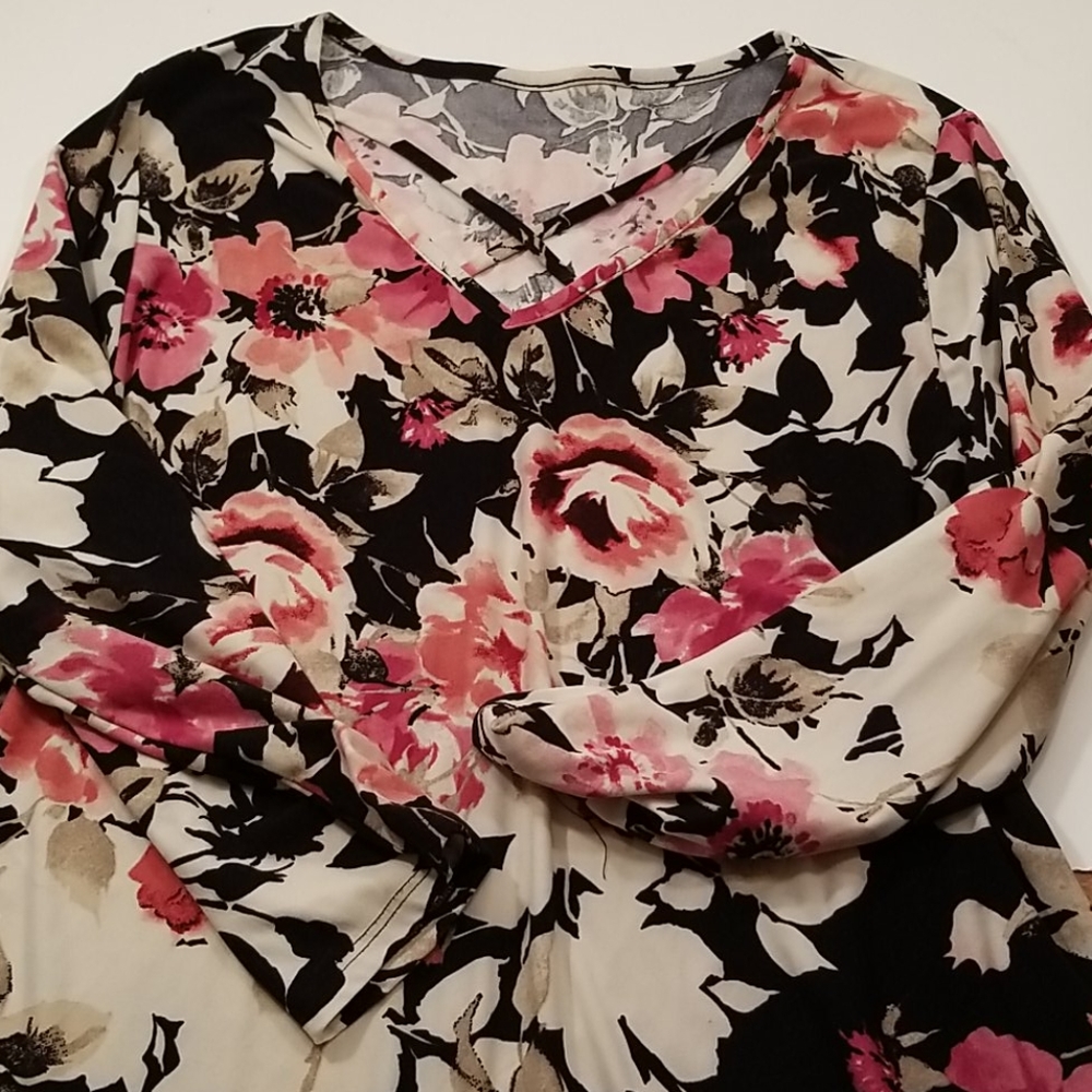 Black and rose Tunic Top